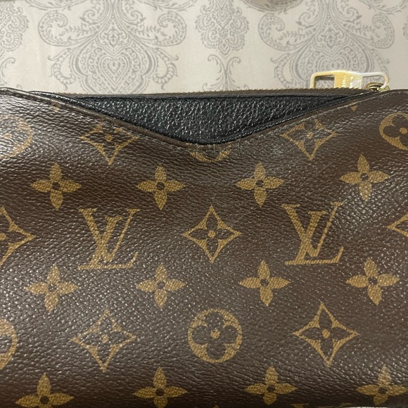 Authentic Louis Vuitton Pallas - Picture 7 of 12